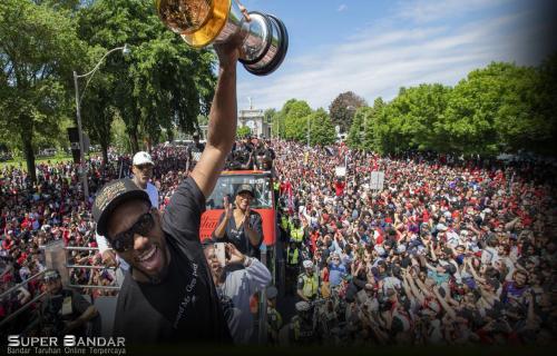 Ribuan Penduduk Kanada Merayakan Kemenangan Toronto Raptors Sebagai Juara NBA