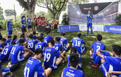 Kehebohan 6 Anak Indonesia di Allianz Explorer Camp 2019: Berjumpa Legenda Bayern Sampai Membuat Drone